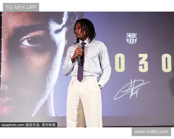 年轻中场核心加维崛起引领巴塞罗那新黄金时代的希望与挑战 年轻中场核心加维崛起引领巴塞罗那新黄金时代的希望与挑战