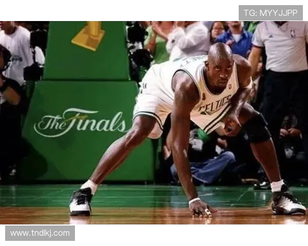 凯文·加内特:从高中新星到NBA传奇的荣耀与奋斗之路 凯文·加内特:从高中新星到NBA传奇的荣耀与奋斗之路