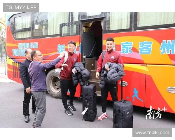 深圳新鹏城与梅州客家激战正酣 两队争夺宝贵三分决战再度上演 深圳新鹏城与梅州客家激战正酣 两队争夺宝贵三分决战再度上演