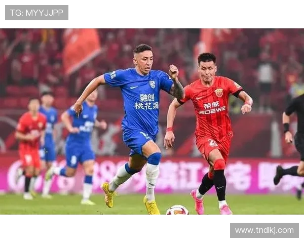 上海海港主场激战武汉三镇巅峰对决上演中超冠军荣誉关键之战 上海海港主场激战武汉三镇巅峰对决上演中超冠军荣誉关键之战