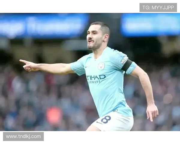 京多安引领球队新篇章展现卓越实力与领导魅力的足球之路