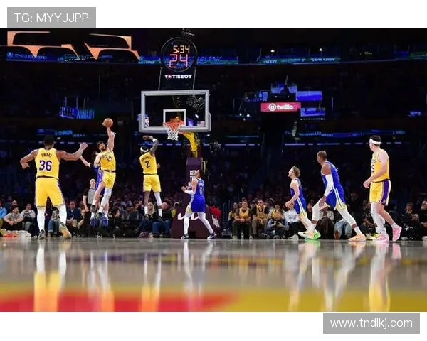 勇士与湖人激战正酣比赛直播精彩瞬间全程回顾与分析