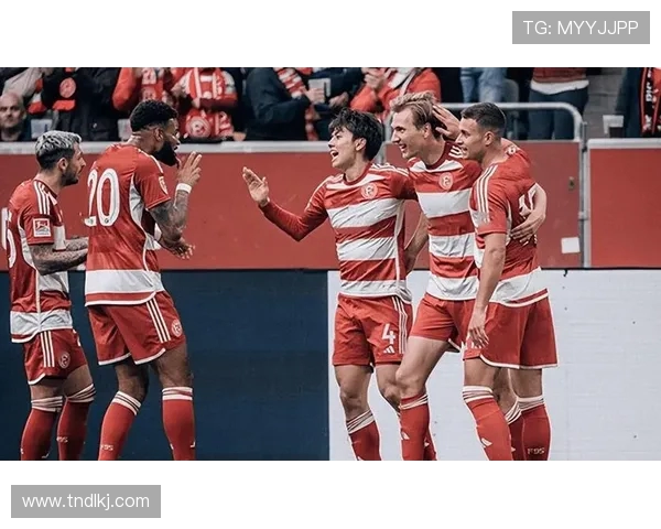 帕德博与波鸿的激烈对决揭示德乙联赛新格局与球队实力对比